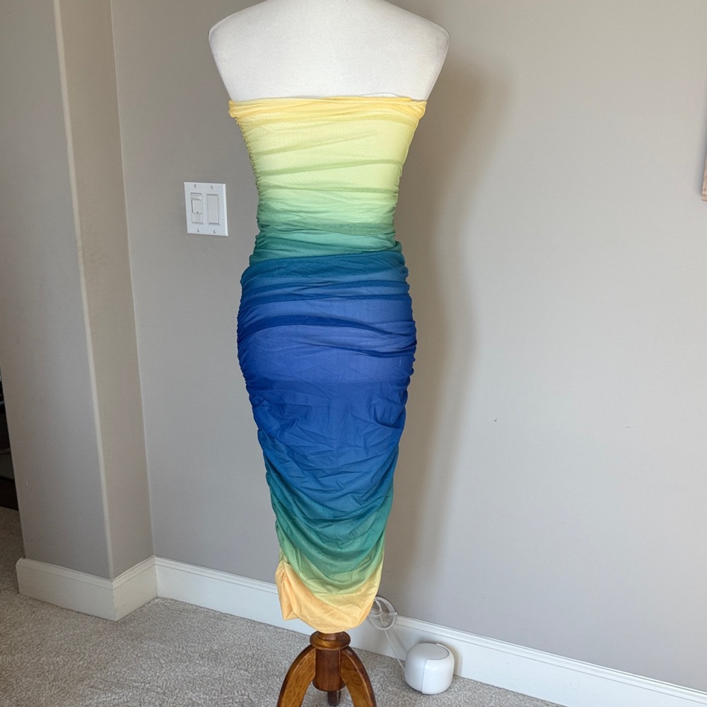Multicolor Strapless Gradient Dress - Picture 3 of 4